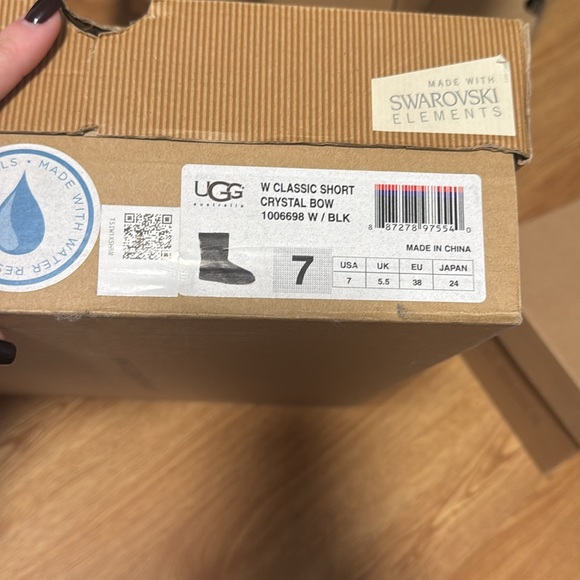💎UGG Swarovski Crystal Bow Classic Women’s Boots ~ excellent used condition - Picture 5 of 5